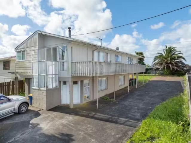 House for sale in Oratia