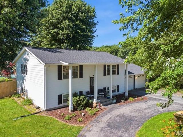 House for sale in Highland, Illinois