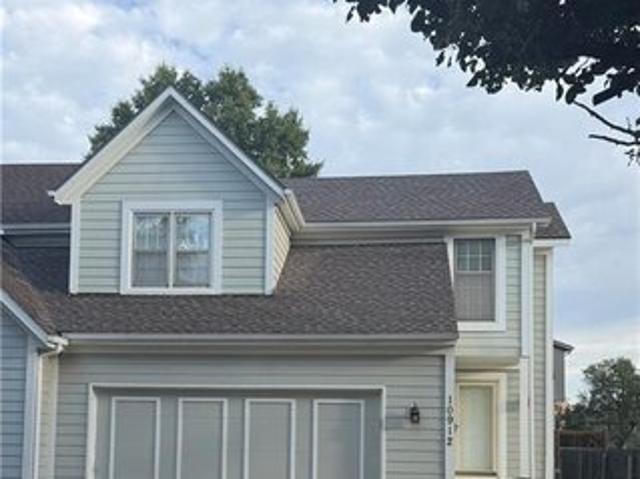 Townhouse for sale in College Park Estates, Overland Park