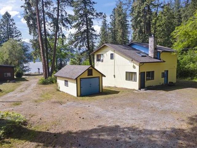 House for sale in Sirdar, British Columbia