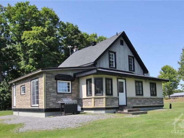 House for sale in Almonte