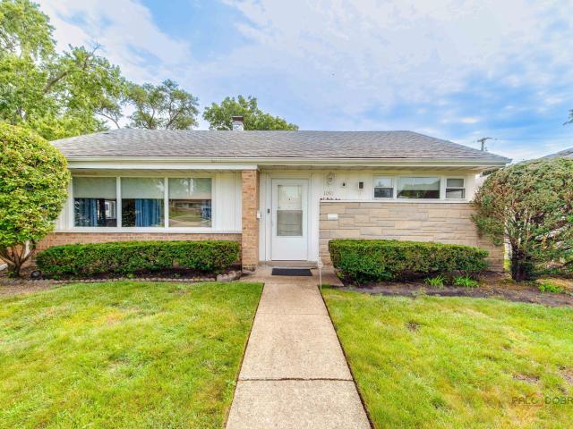 House for sale in Des Plaines, Illinois