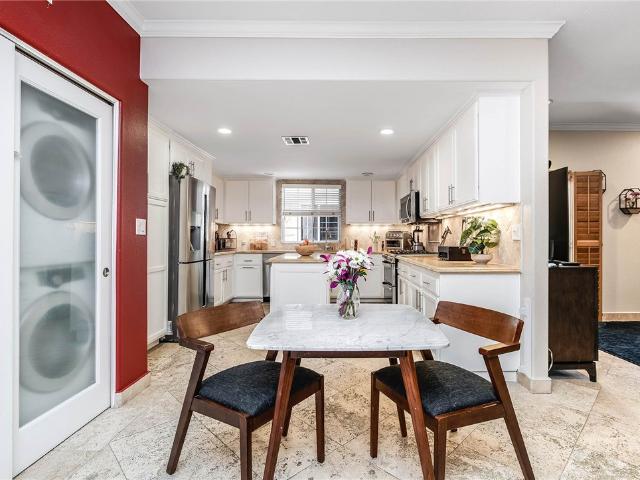 Townhouse for sale in Canoga Park, California
