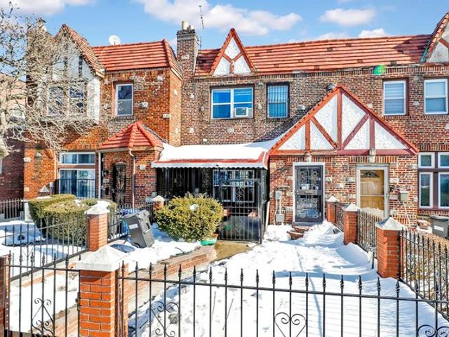 House for sale in Queens, Arverne