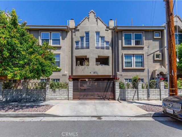 Townhouse for sale in Canoga Park, California