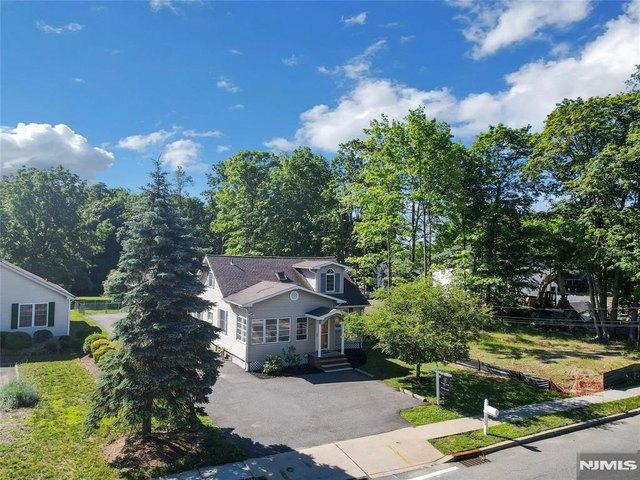 House for sale in Morris Plains, New Jersey