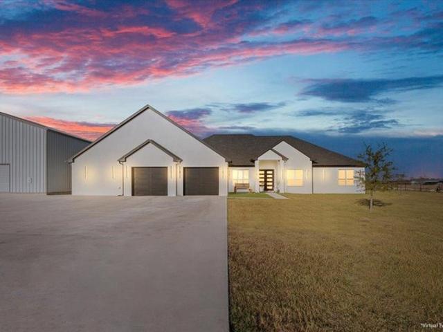 House for sale in Rogers, Texas