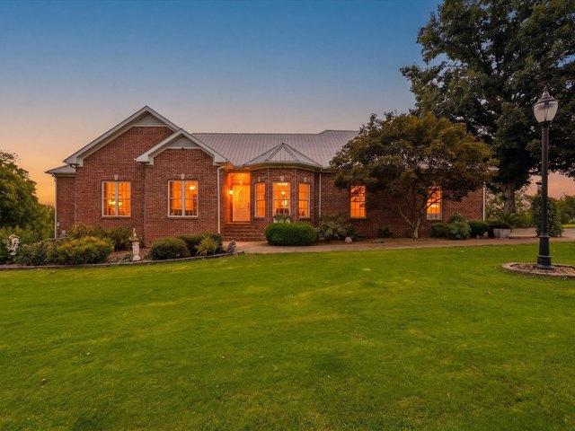 House for sale in Fayetteville, Middle Tennessee