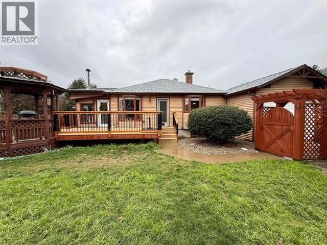 House for sale in Robson, British Columbia