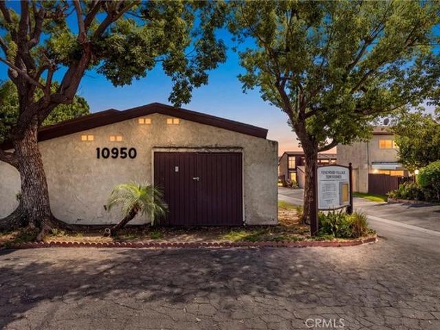 Townhouse for sale in Canoga Park, California