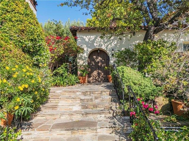 Townhouse for sale in Canoga Park, California