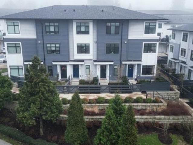 Townhouse for sale in Wood & Water, Surrey