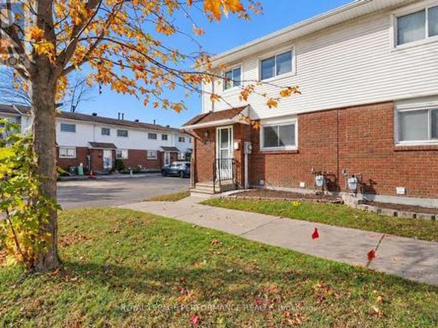 Townhouse for sale in College, Ottawa