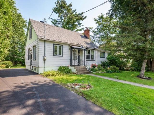 House for sale in Pointe-claire, Quebec