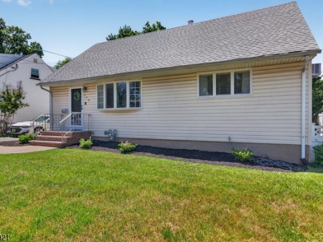 House for sale in Cedar Grove, New Jersey