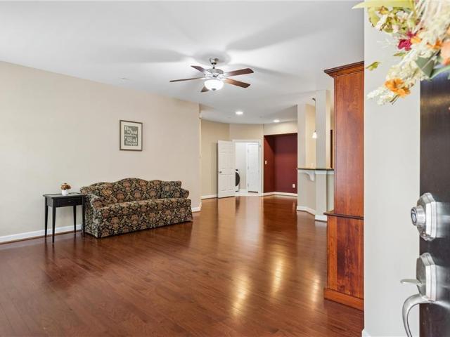 Condo for sale in Nelson Grant, Yorktown