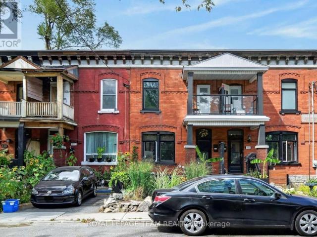 Townhouse for rent in Somerset, Ottawa