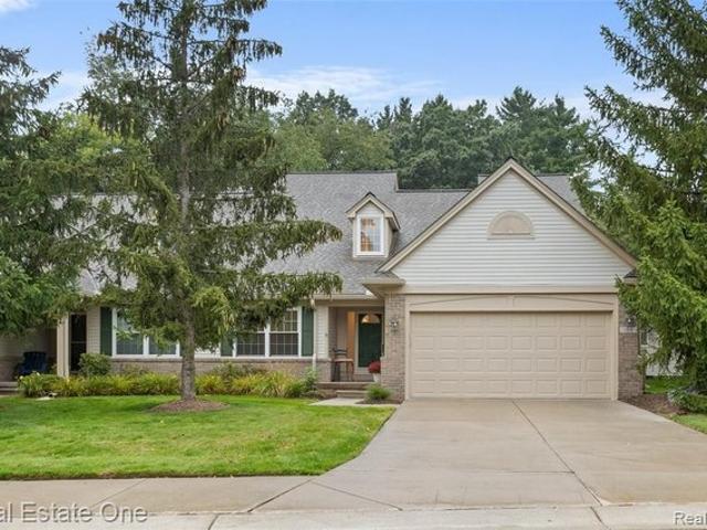 Condo for sale in Lake Orion, Michigan