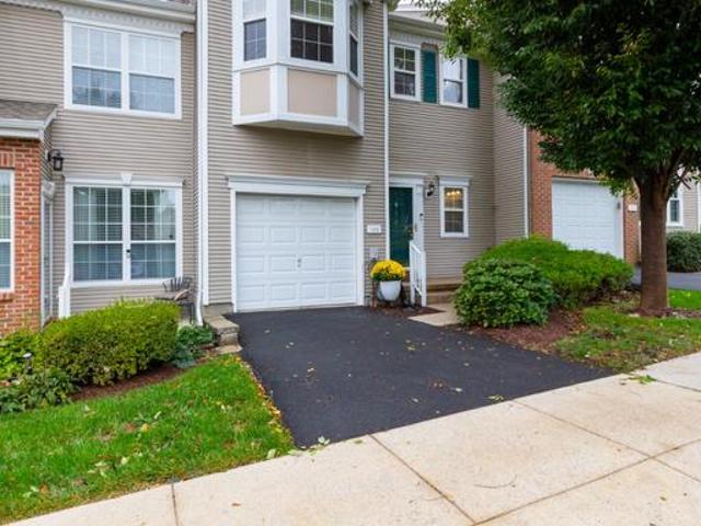 Townhouse for sale in Spring House Apartments, Thornbury Township