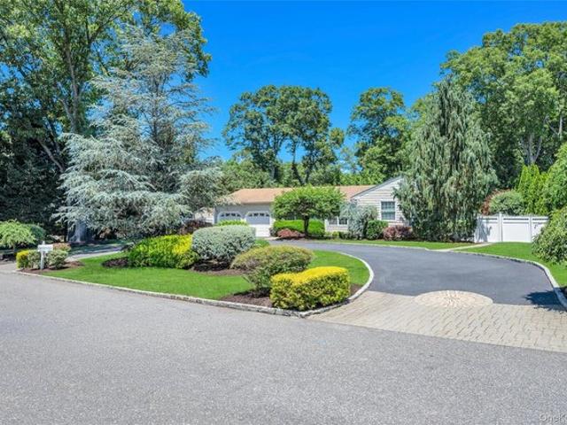 House for sale in Smithtown, New York