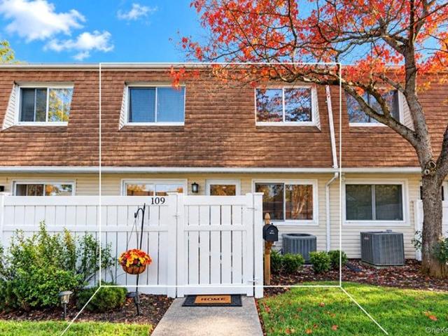 Condo for sale in Holtsville, Town of Brookhaven