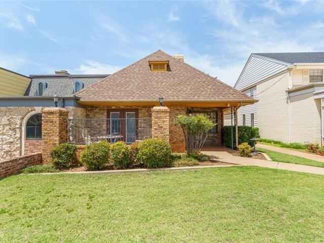 Townhouse for sale in Clinton, Oklahoma