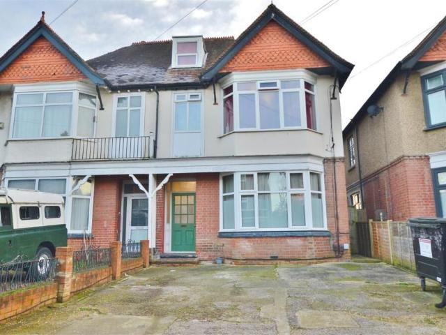 Apartment for rent in Slough