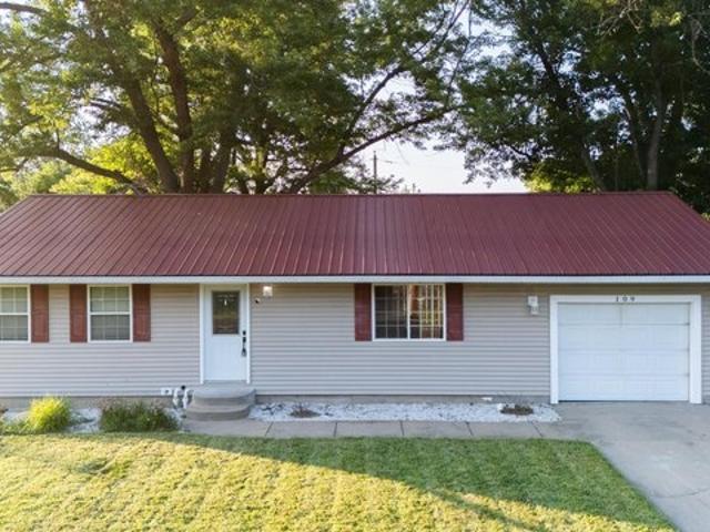 House for sale in Washington, Illinois