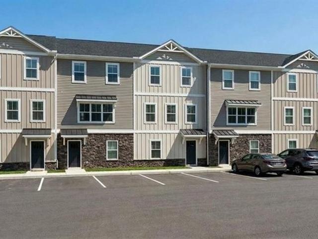 Townhouse for sale in Virginia