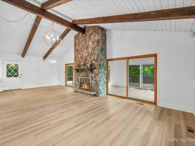 House for sale in Mchenry, Illinois