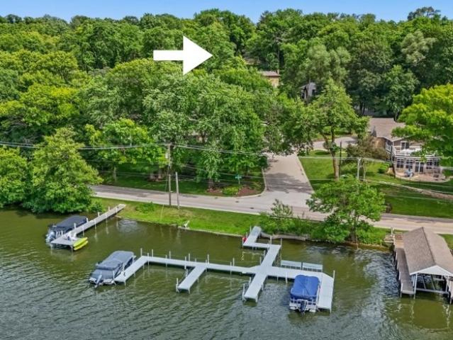 House for sale in Mchenry, Illinois