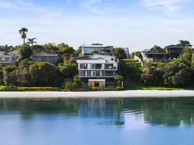 House for sale in Awhitu
