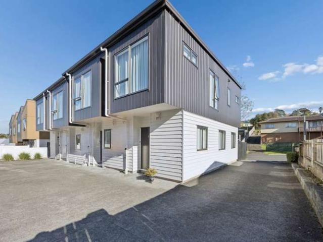 Townhouse for rent in Paremoremo