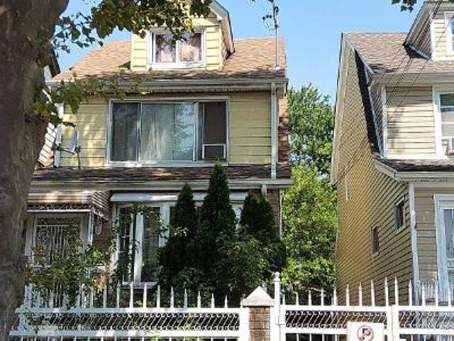 House for sale in Queens, Arverne