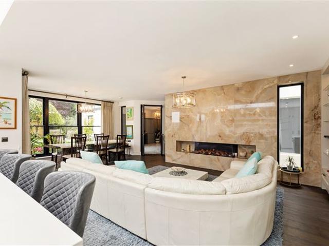 Detached House to rent in Glenageary, North Tipperary