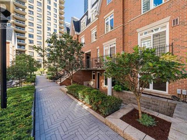 Townhouse for sale in Woburn, Ontario