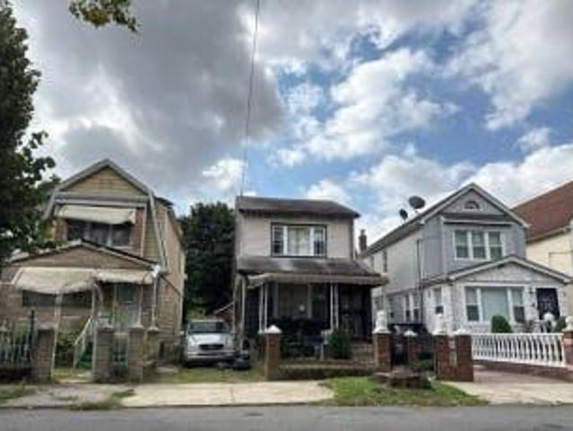 House for sale in Queens, Arverne