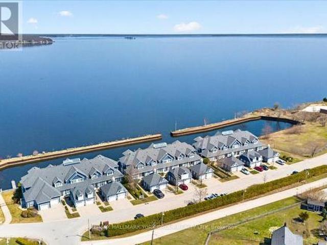Townhouse for sale in Midland, Ontario