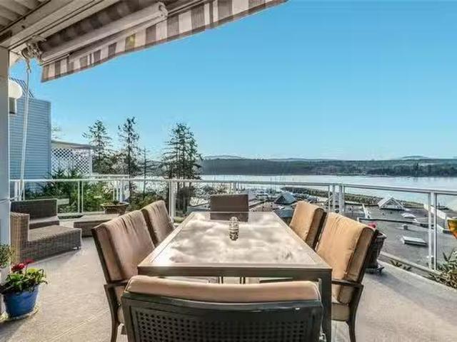 House for sale in Nanoose Bay