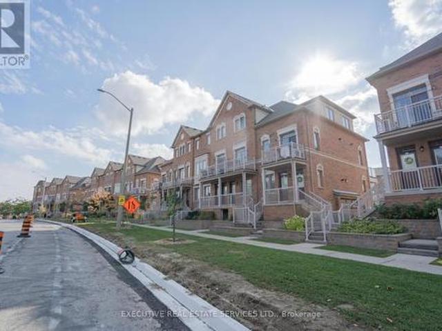 Townhouse for sale in Bramalea Woods, Brampton