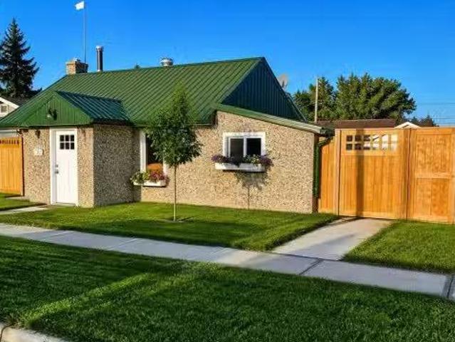 House for sale in Hay Lakes, Alberta