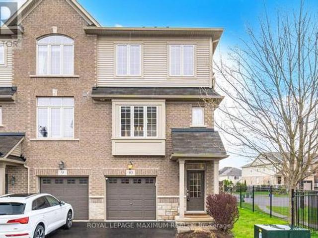 Townhouse for sale in Ancaster, Ontario