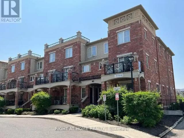 Townhouse for rent in Oakville, Golden Horseshoe