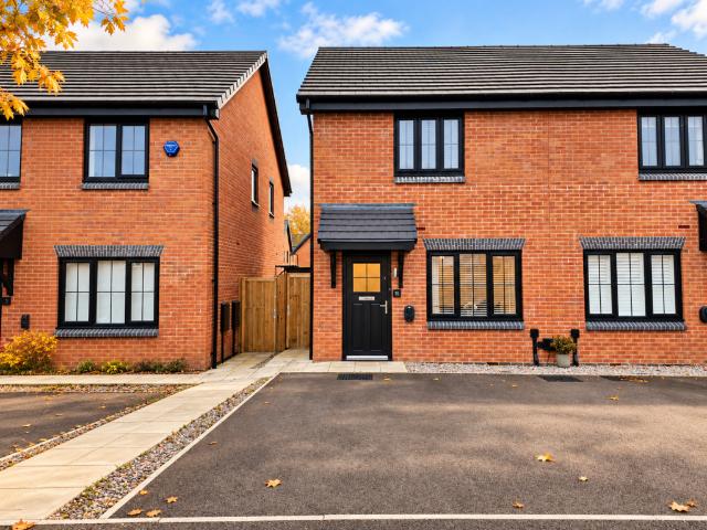 House for rent in Middlebrook, Bolton