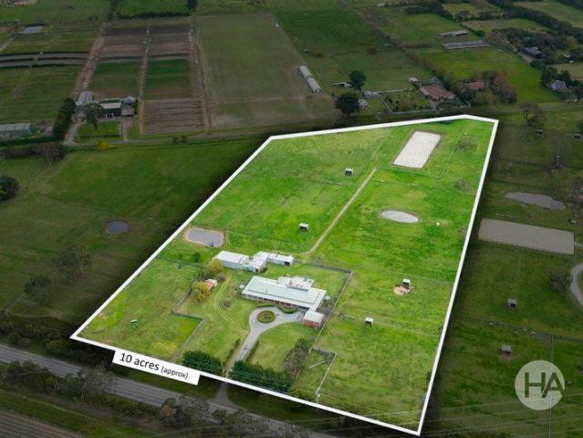Cottage for sale in Camerons Creek, Victoria