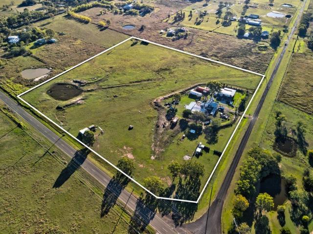 Cottage for sale in Mount Tarampa, Queensland
