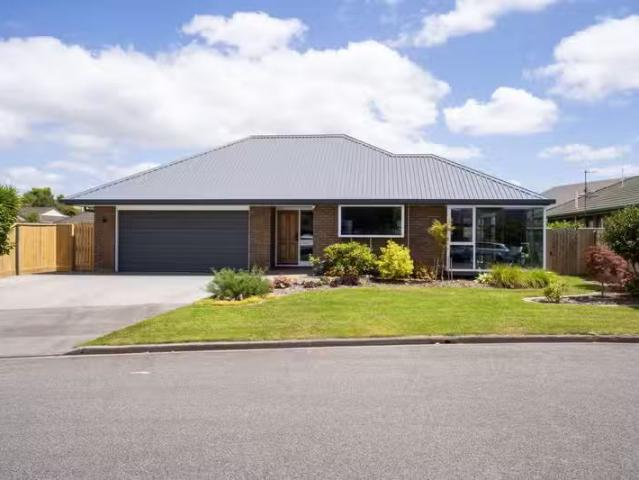 House for sale in Chaslands, Canterbury