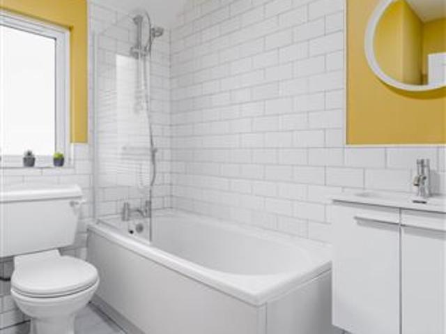 Terraced House to rent in Dublin