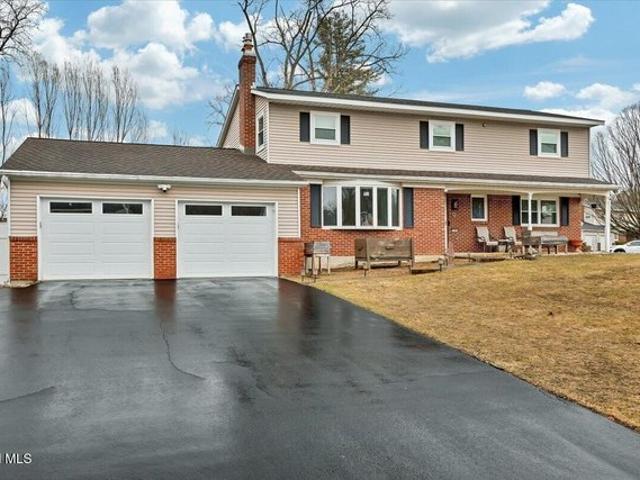 House for sale in Saratoga, New York