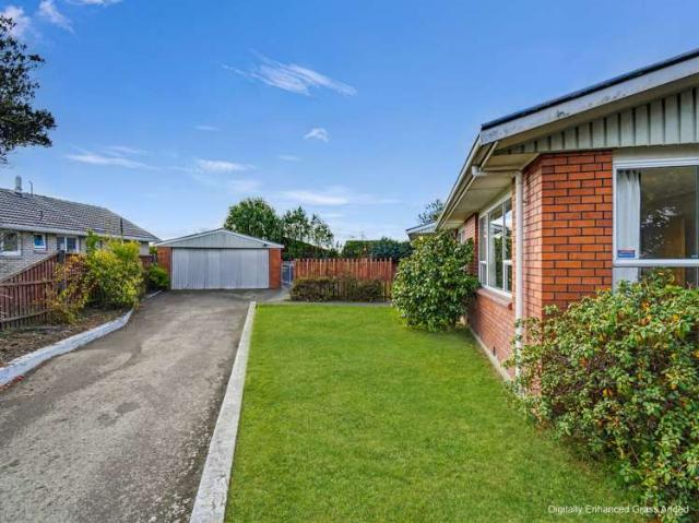 House for sale in Chaslands, Canterbury